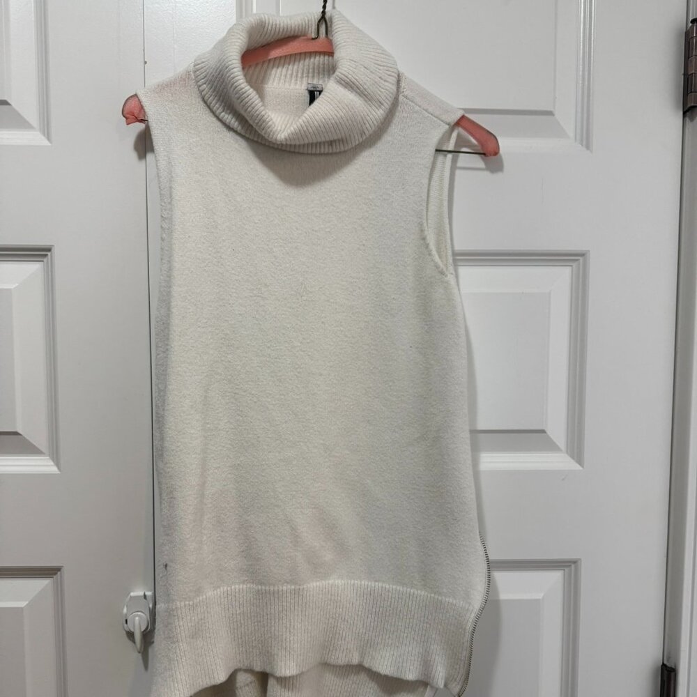 Design Lab White Sleeveless Turtleneck Sweater Vest – Size Large